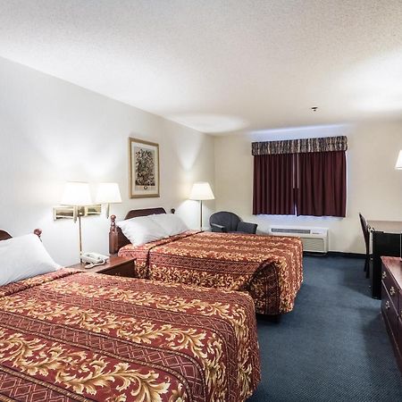 Quality Express Inn & Suites Mineral Wells Екстер'єр фото