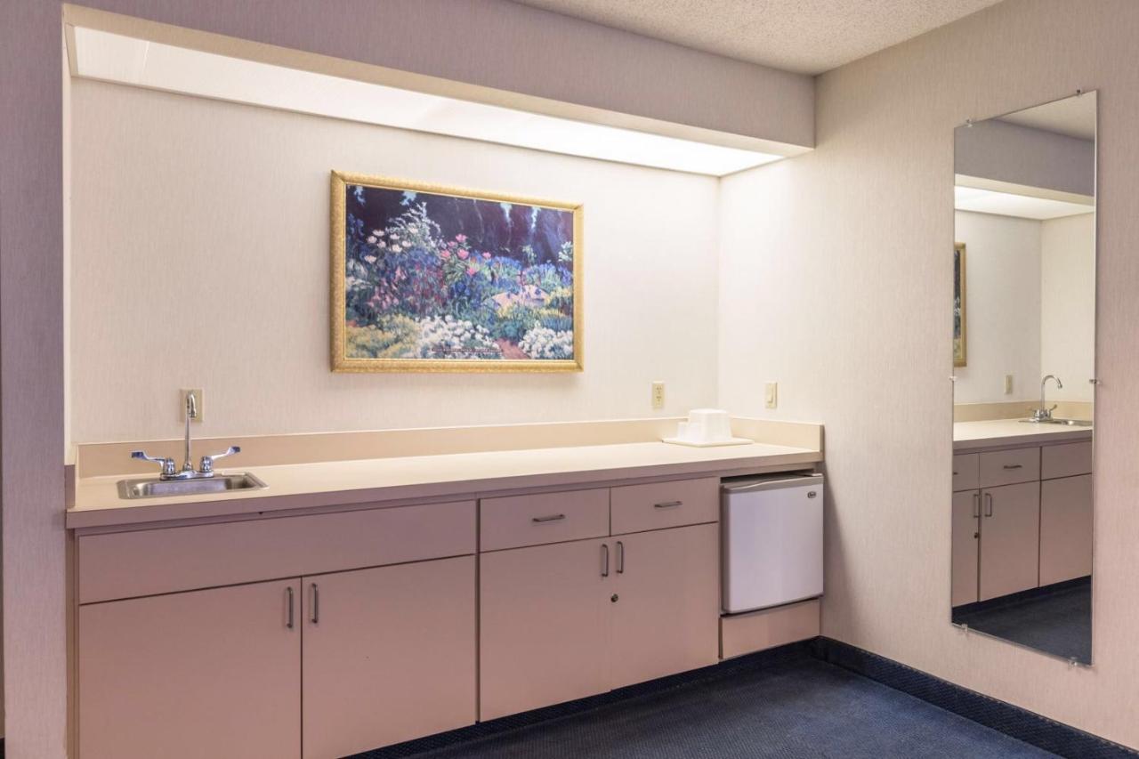 Quality Express Inn & Suites Mineral Wells Екстер'єр фото