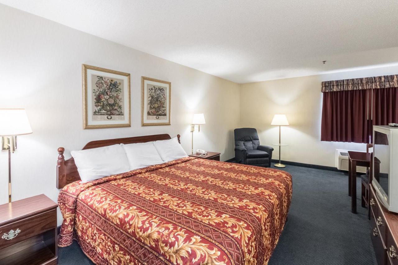 Quality Express Inn & Suites Mineral Wells Екстер'єр фото