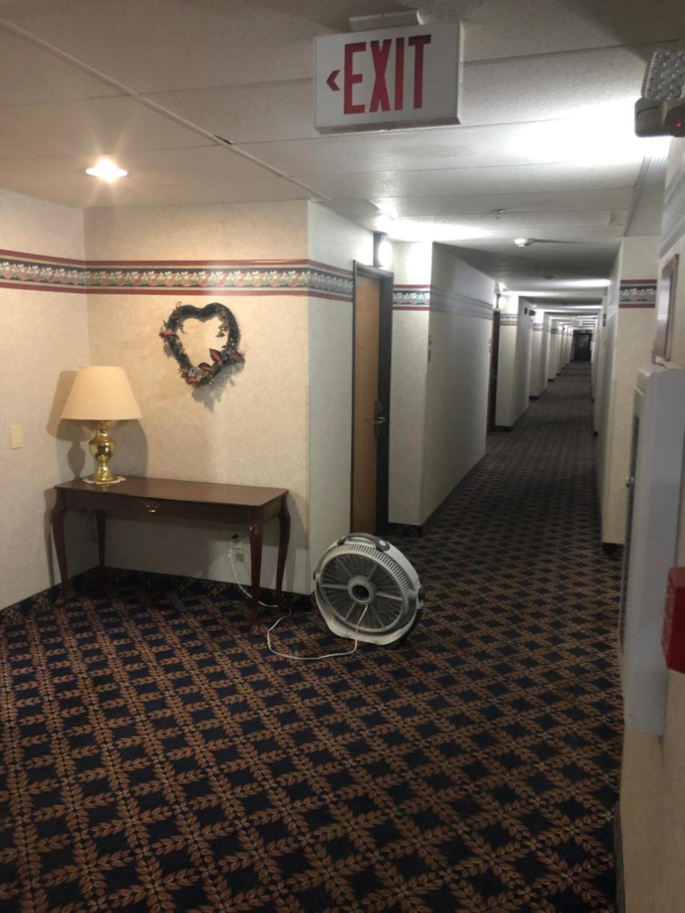 Quality Express Inn & Suites Mineral Wells Екстер'єр фото